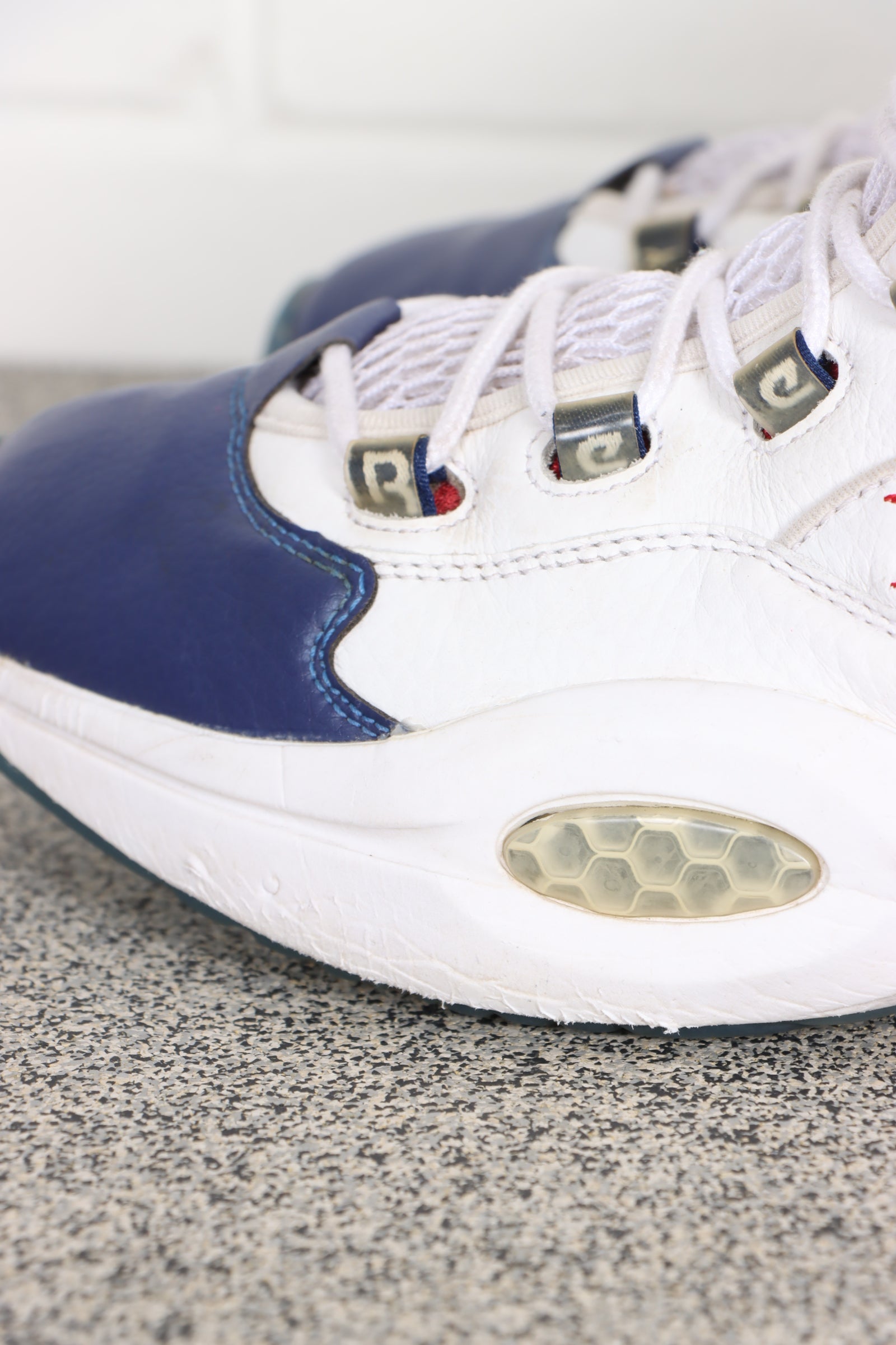 Vintage REEBOK Allen Iverson 90s Question Mid 'Blue Toe' Sneakers (11)